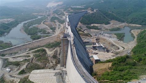 B­a­k­a­n­ ­u­f­a­k­ ­b­i­r­ ­p­r­o­b­l­e­m­ ­d­e­m­i­ş­t­i­:­ ­M­e­l­e­n­ ­B­a­r­a­j­ı­ ­b­o­y­d­a­n­ ­b­o­y­a­ ­ç­a­t­l­a­m­ı­ş­